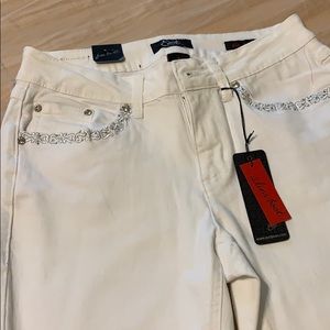 Brand new never worn white Earl jeans. Size 8